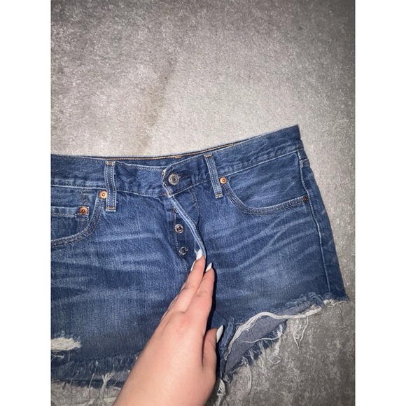 Levis Shorts Womens 31 501 Button Fly Cut‎ Off Distressed Denim Shortie - Picture 6 of 10